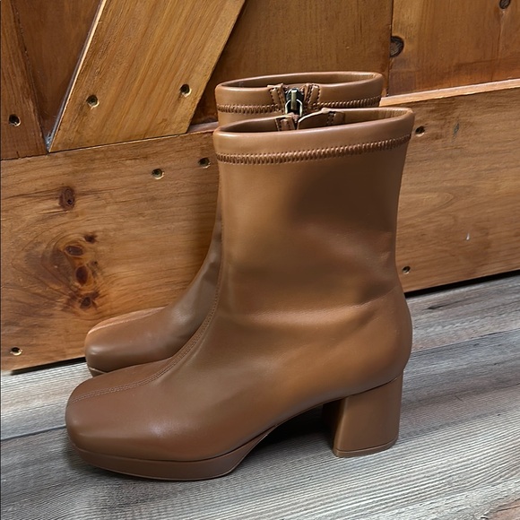 Elegant Tan Ankle Boots - Picture 2 of 6
